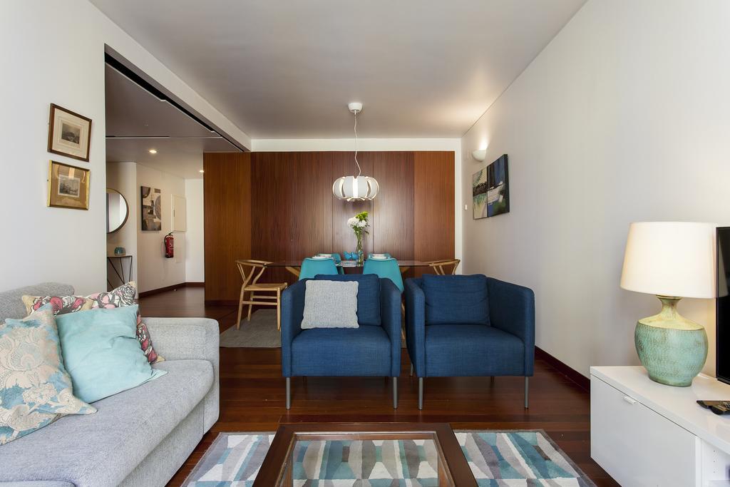 Charming 2-Bedroom Apartment In The City Centre Lisbon Luaran gambar