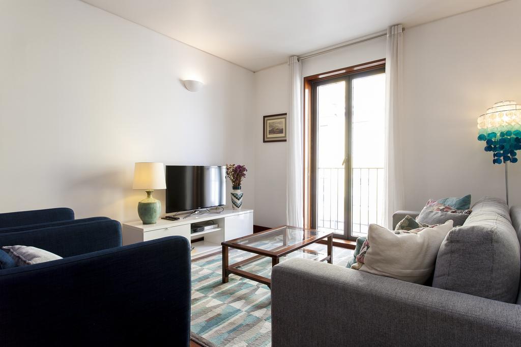 Charming 2-Bedroom Apartment In The City Centre Lisbon Luaran gambar