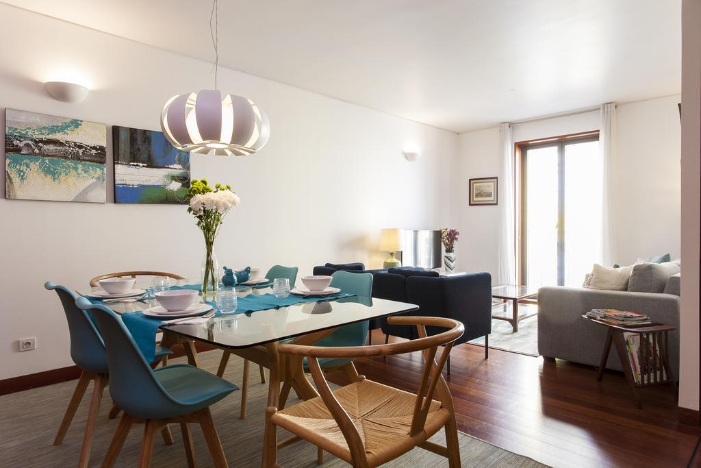 Charming 2-Bedroom Apartment In The City Centre Lisbon Luaran gambar