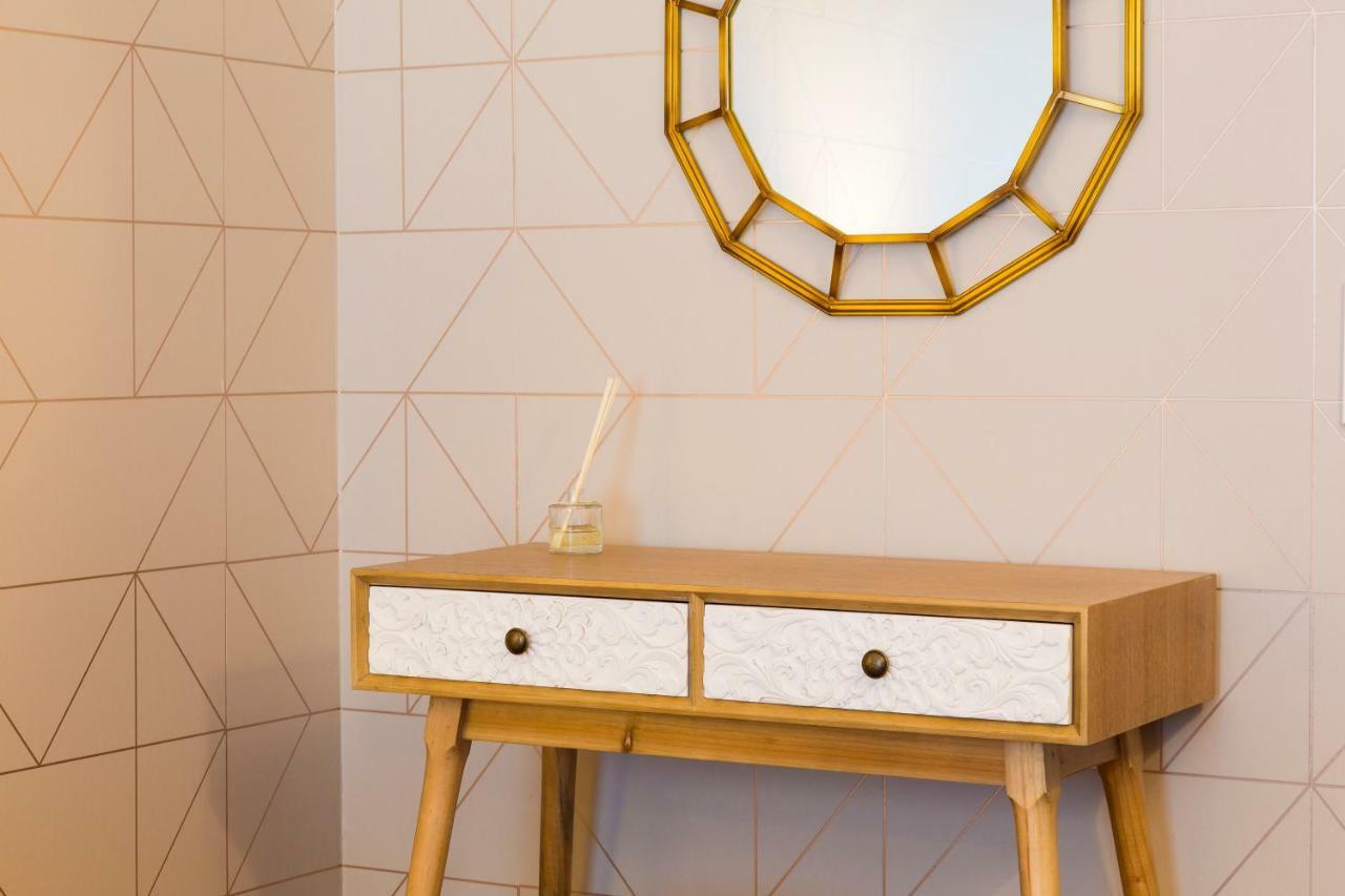 Charming 2-Bedroom Apartment In The City Centre Lisbon Luaran gambar